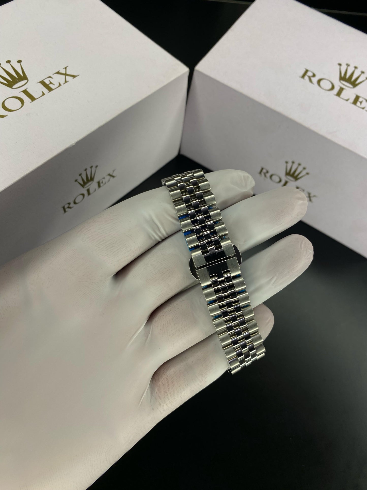 𝐑𝐨𝐥𝐞𝐱 | 𝐅𝐫𝐞𝐞 𝐝𝐞𝐥𝐢𝐯𝐞𝐫𝐲